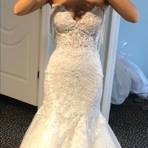 Wedding dress. Essence of Australia